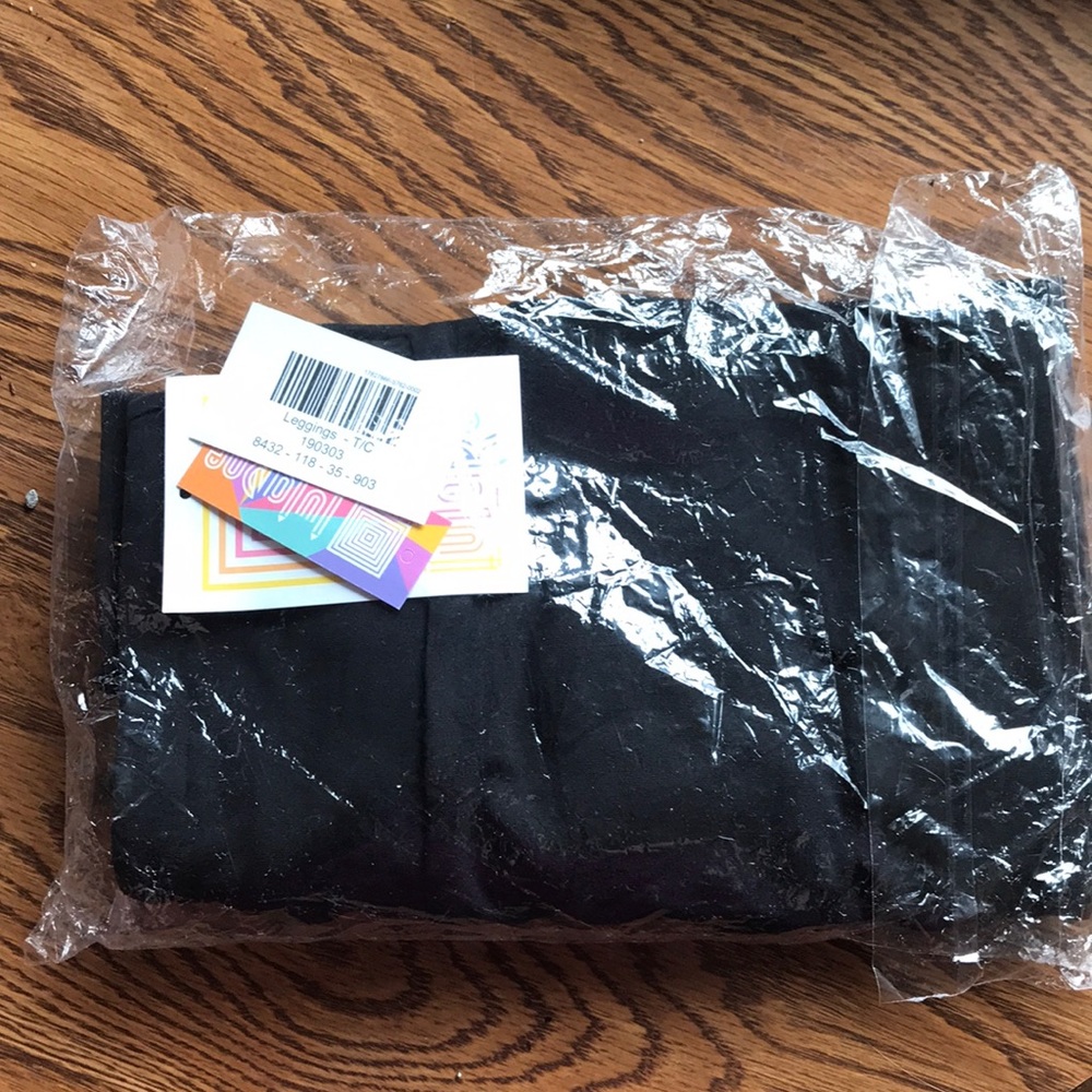 Solid black TC lularoe leggings
